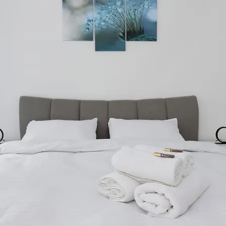 B&v 55 Qualis 2 - Scenic Mountain Retreat アパート